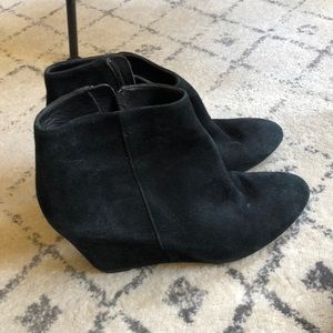 Black leather suede Via Spiga wedge booties 8